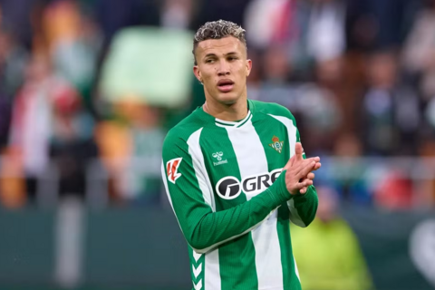 Hẹn hò con gái ‘sếp’, sao La Liga bị gạch tên