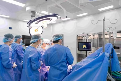 Thay khớp gối bằng robot AI tại Vinmec Hải Phòng, bệnh nhân đi lại sau 3 giờ