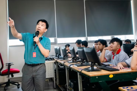 <a href="/giao-duc" title="Giáo dục" rel="dofollow">Giáo dục</a>