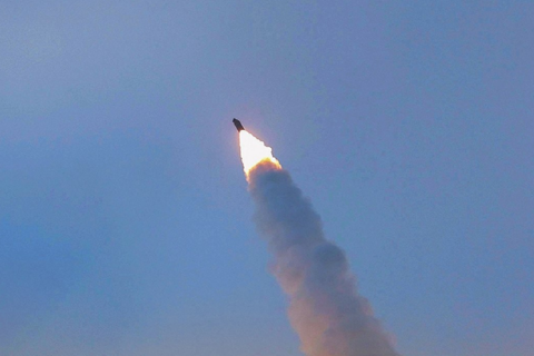 Triều Tiên liên tiếp phóng tên lửa đạn đạo ra biển