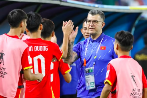 Thầy Brazil lập kỷ lục cùng tuyển trẻ Việt Nam