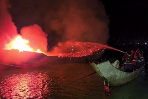 <a href="/thoi-su" title="Thời sự" rel="dofollow">Thời sự</a>