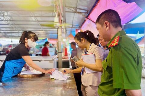 Nỗ lực bảo vệ sức khỏe người dân