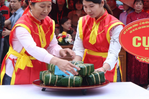 Sôi nổi Hội thi gói, nấu bánh chưng, giã bánh giầy dâng Vua Hùng năm 2026