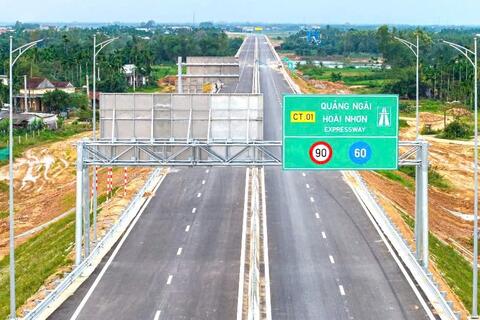 Thông xe thêm gần 200km cao tốc Bắc - Nam phía Đông từ trưa 29-4