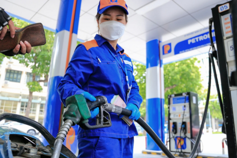 'Cởi trói' điều kiện kinh doanh xăng dầu
