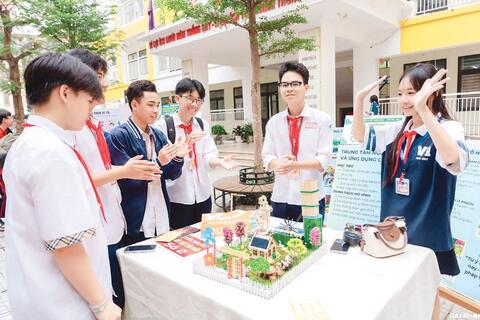 <a href="/giao-duc" title="Giáo dục" rel="dofollow">Giáo dục</a>