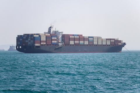 Tổng thống Trump hối Hàn Quốc tham gia sứ mệnh Hormuz sau vụ nổ tàu hàng