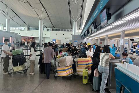 Nhiên liệu tăng giá, hàng không chật vật mùa du lịch