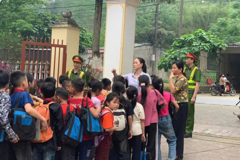 Lập 'luồng xanh' an toàn cho học sinh vùng cao đến lớp
