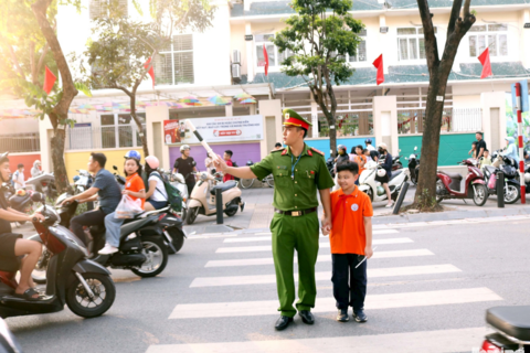 Nghĩa Đô từng bước tháo gỡ “điểm nghẽn” ùn tắc giao thông