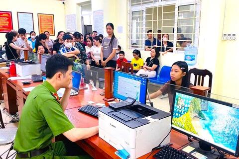 Xã Nam Phù tăng tốc cấp căn cước, định danh điện tử cho công dân dưới 14 tuổi