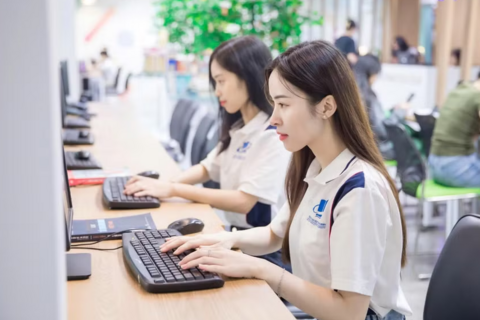 <a href="/giao-duc" title="Giáo dục" rel="dofollow">Giáo dục</a>