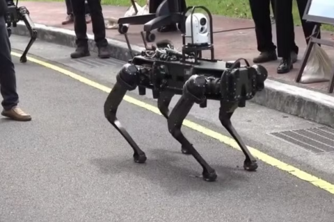 Đài Loan ra mắt 'chó robot' có vũ trang
