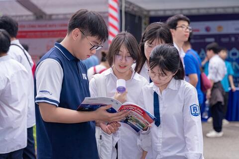 <a href="/giao-duc" title="Giáo dục" rel="dofollow">Giáo dục</a>