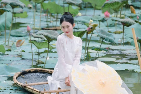 Mùa sen nở rực rỡ biến ĐH FPT thành điểm đến giàu bản sắc