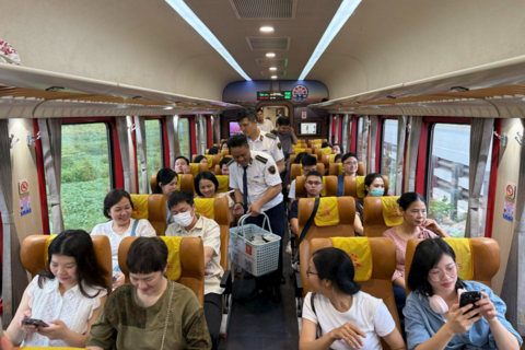 Khai trương đôi tàu chuyên dụng phục vụ y, bác sĩ Bệnh viện Bạch Mai làm việc tại Ninh Bình