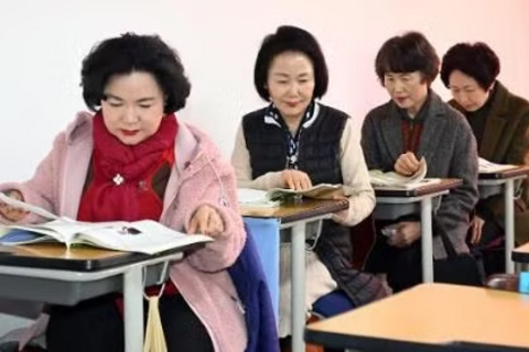 Ngôi trường của những nữ sinh 'tóc bạc' đứng trước nguy cơ đóng cửa