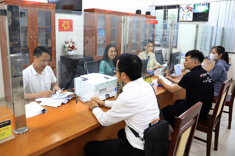 <a href="/thoi-su" title="Thời sự" rel="dofollow">Thời sự</a>