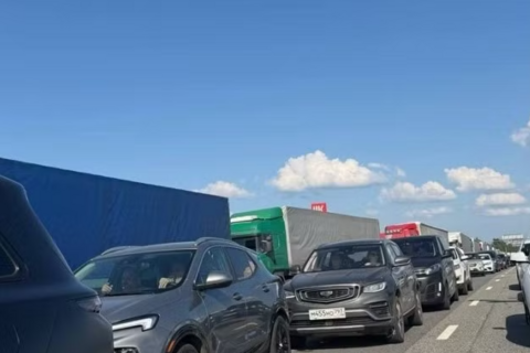 Tắc đường kéo dài nhiều giờ tại biên giới Nga-Belarus