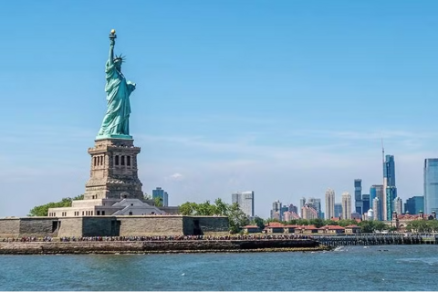Nắng nóng cực đoan khiến đường nhựa ở New York biến dạng