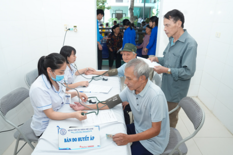 Xã Yên Lãng khám sức khỏe miễn phí cho người dân, tri ân gia đình chính sách