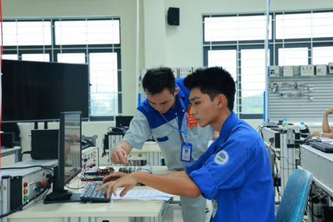<a href="/giao-duc" title="Giáo dục" rel="dofollow">Giáo dục</a>