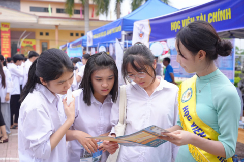 <a href="/giao-duc" title="Giáo dục" rel="dofollow">Giáo dục</a>