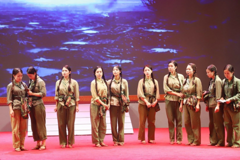 Kịch hát “Khoảng trời con gái”: Lời tri ân được kể bằng dân ca ví, giặm