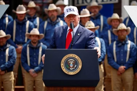 Ông Trump gỡ rào cản bảo mật trong điều tra UFO