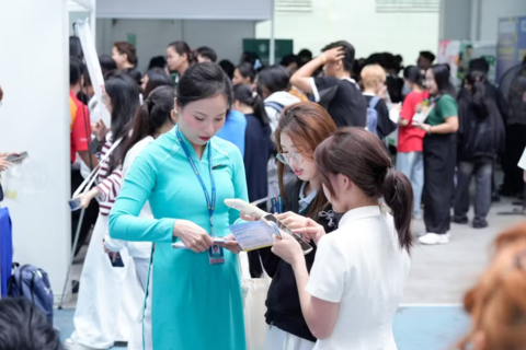 <a href="/thoi-su" title="Thời sự" rel="dofollow">Thời sự</a>