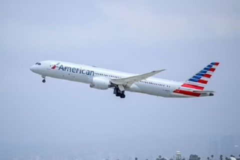 Vì sao chuyến bay của hãng American Airlines phải hạ cánh khẩn cấp?