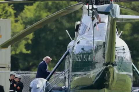 Máy bay chở Tổng thống Trump suýt áp sát phi cơ dân sự trên bầu trời Washington