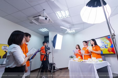 Mô hình giúp sinh viên thực hành thương mại điện tử xuyên biên giới