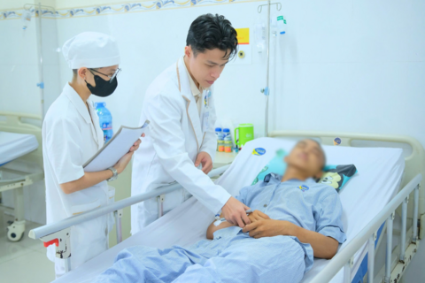 Cứ ngỡ đã hết hy vọng, thanh niên 19 tuổi chấn thương sọ não hồi sinh diệu kỳ