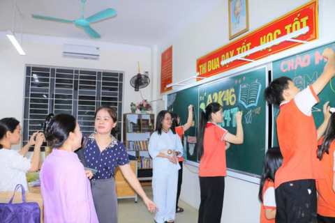 Hơn 900 nghìn học sinh Nghệ An tựu trường, bước vào năm học mới 2026 - 2027