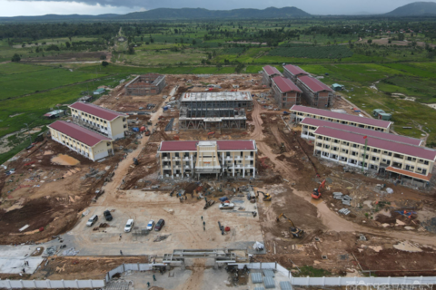 Hàng trăm người dầm mình giữa nắng mưa, miệt mài thi công 7 trường biên giới Gia Lai