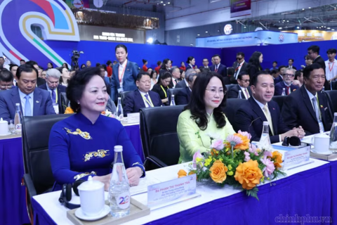 <a href="/kham-pha" title="Khám phá" rel="dofollow">Khám phá</a>
