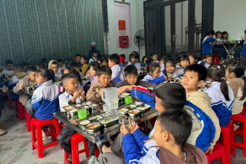 Thanh Hóa mua sắm sách giáo khoa cho học sinh 6 trường nội trú vùng biên giới
