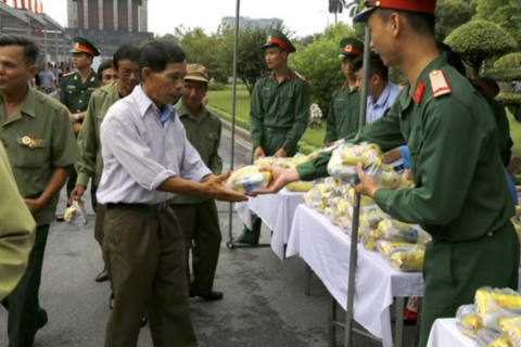 Hà Nội tặng 45.000 suất quà cho du khách thăm Lăng Bác dịp 2/9