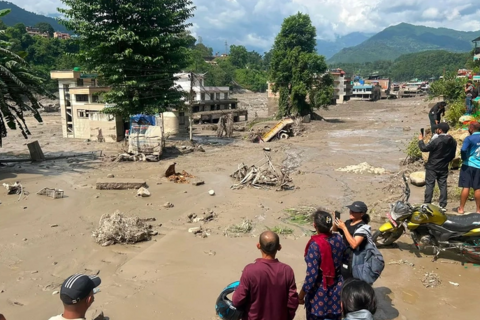 Nepal an táng hàng trăm nạn nhân lũ quét chưa rõ danh tính