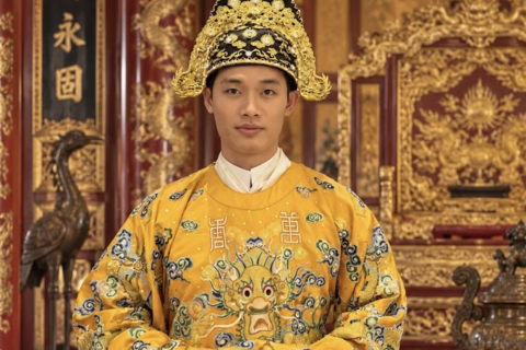 Nam vương Tiến Dũng mang sắc màu cung đình Việt đến sân khấu quốc tế