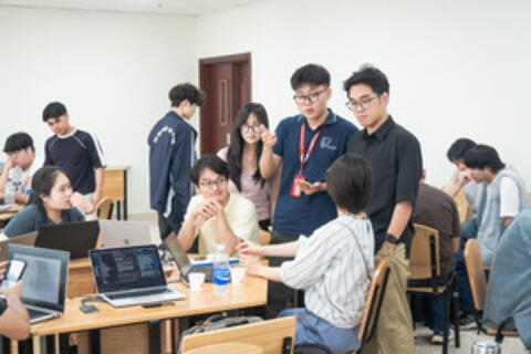 Sinh viên đa quốc gia giải quyết bài toán thực tiễn bằng Internet Vạn vật và AI