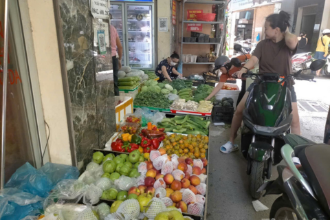 Nhiều loại rau ở Hà Nội tăng giá gấp 3-4 lần, đắt ngang giá thịt bò