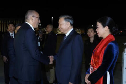 <a href="/thoi-su" title="Thời sự" rel="dofollow">Thời sự</a>
