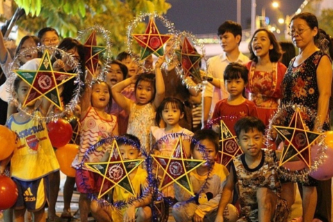 Nhớ những mùa trăng cũ