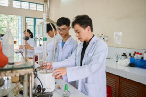 Tạo nguồn giảng viên từ sinh viên xuất sắc