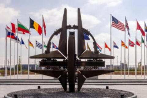 NATO khẩn cấp thực hiện 3 bước đi để tự vệ trước Nga