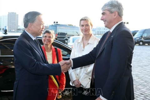<a href="/thoi-su" title="Thời sự" rel="dofollow">Thời sự</a>