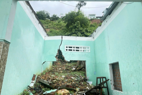 Gia Lai: Thấp thỏm dưới chân núi sạt lở, hàng trăm hộ dân mong ngày an cư